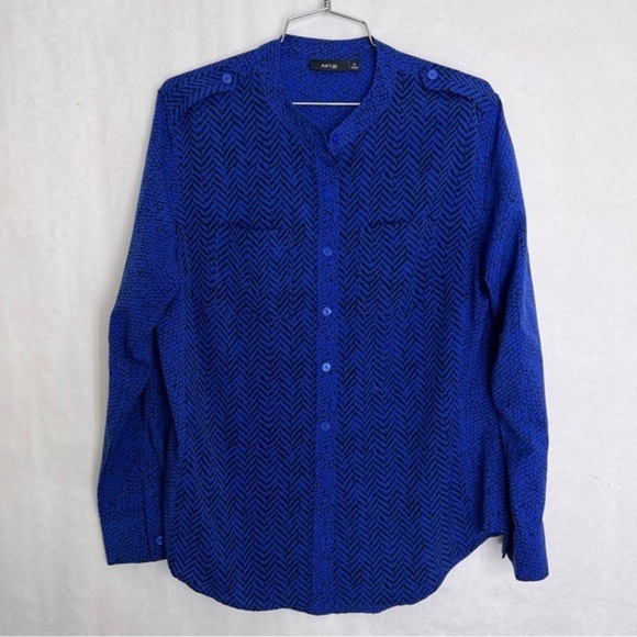 5/$25 Apt 9 Womens medium top button up blue blouse 70 - Picture 1 of 3